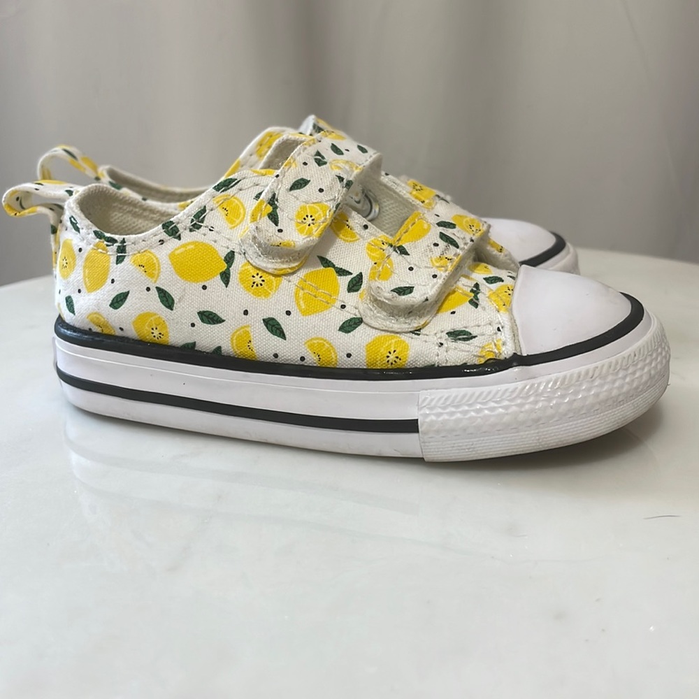 Toddler girl converse size 6